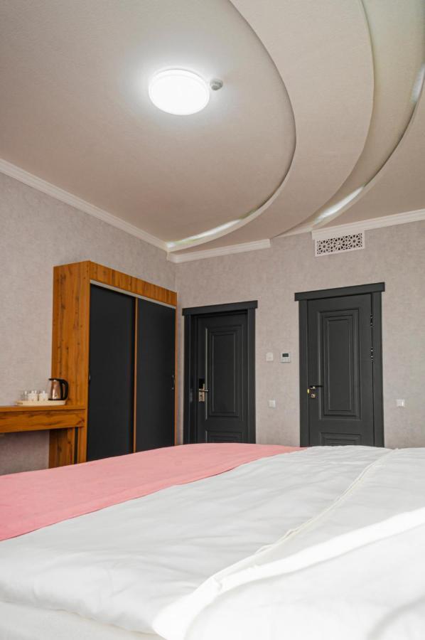 Rich Hotel Turkistan ภายนอก รูปภาพ